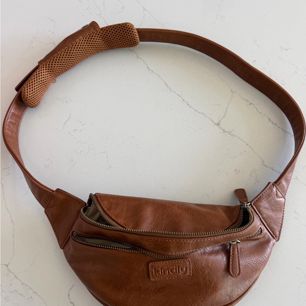 Kindly Brown Leather Camera Sling bag- Compact Hands-Free Carry